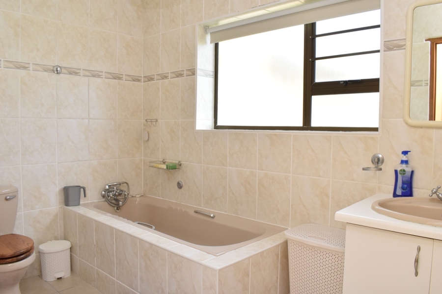 2 Bedroom Property for Sale in Struisbaai Western Cape